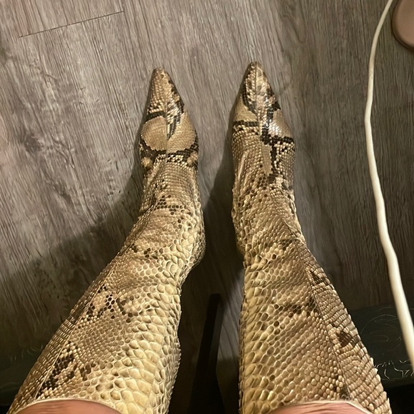 Authentic Vintage VERSACE Genuine Python Boots Size fits 8 half ❤️ GORGEOUS - Picture 1 of 17